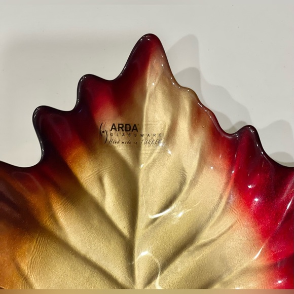 Arda Handmade Art Glass Leaf Tray made in Turkey - Picture 3 of 5